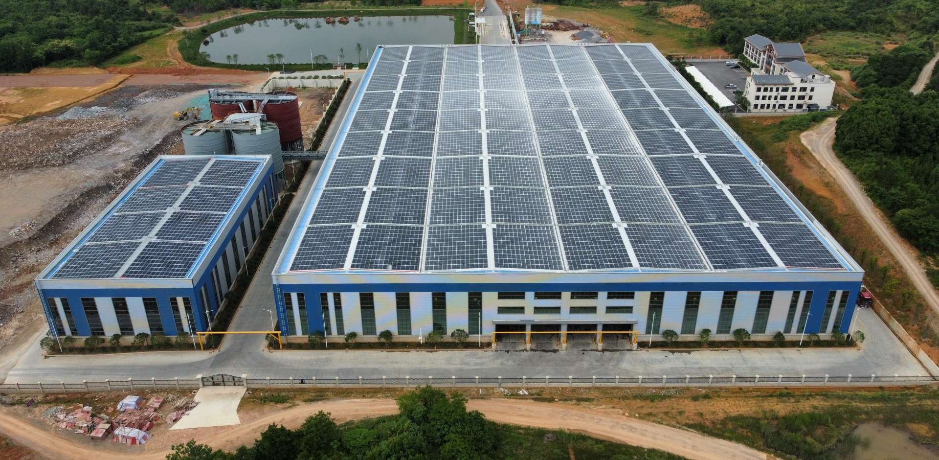 1920-2022年4月，，，，，安徽池州汇成物资4MW光伏发电BIPV项目，，，，，年发电约400万度，，，，，知足约40%用电需求.jpg