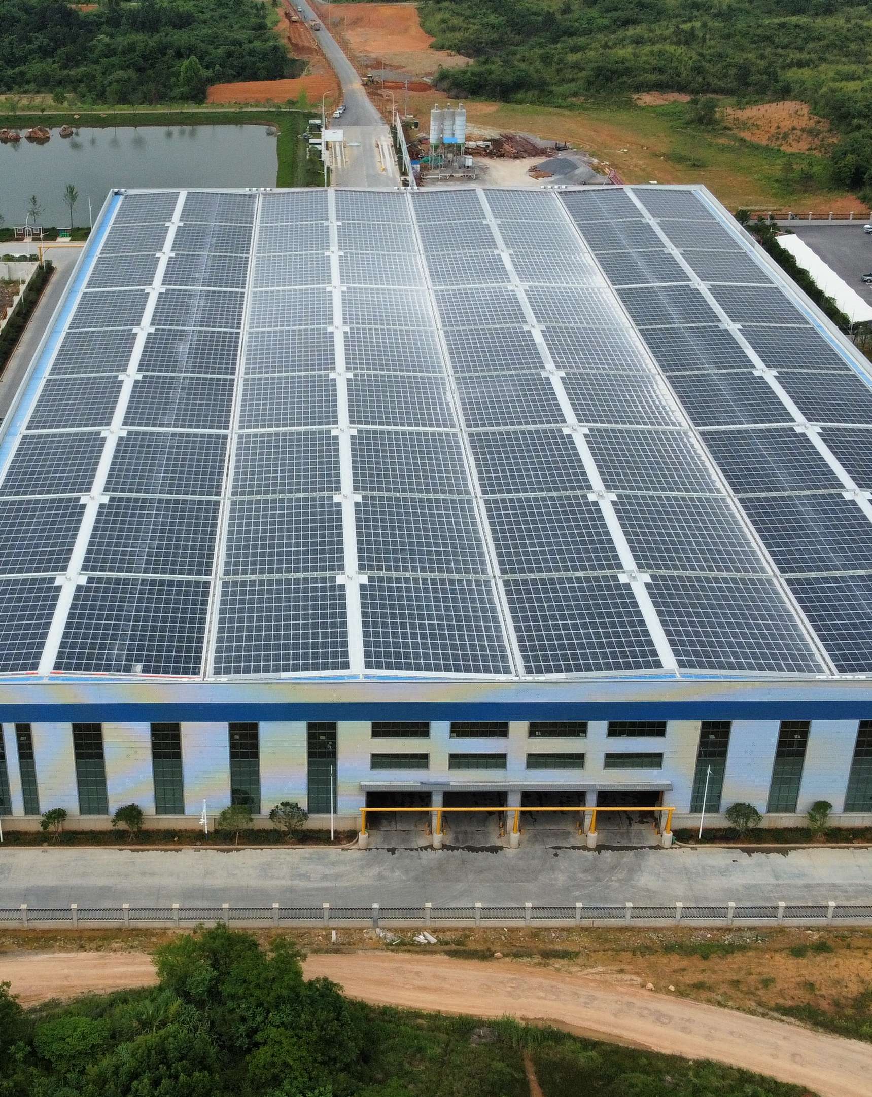 2022年4月，，，，安徽池州汇成物资4MW光伏发电BIPV项目，，，，年发电约400万度，，，，知足约40%用电需求.jpg